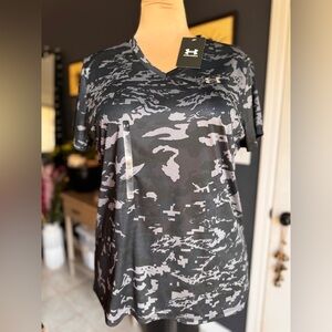 NWT Under Armour V Neck T shirt Loose Fit 🆕